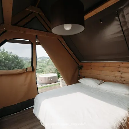 Luxusní stan Glamping Pettirosso Fratta Terme